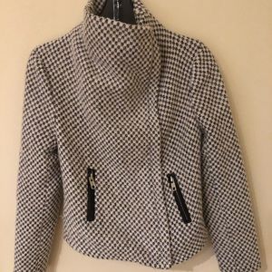 Black & white lined wool jacket with zipper.